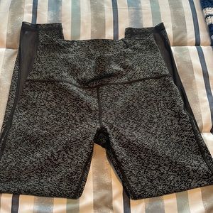 Lululemon wunder under HR 25” pant in white/black speckled with mesh